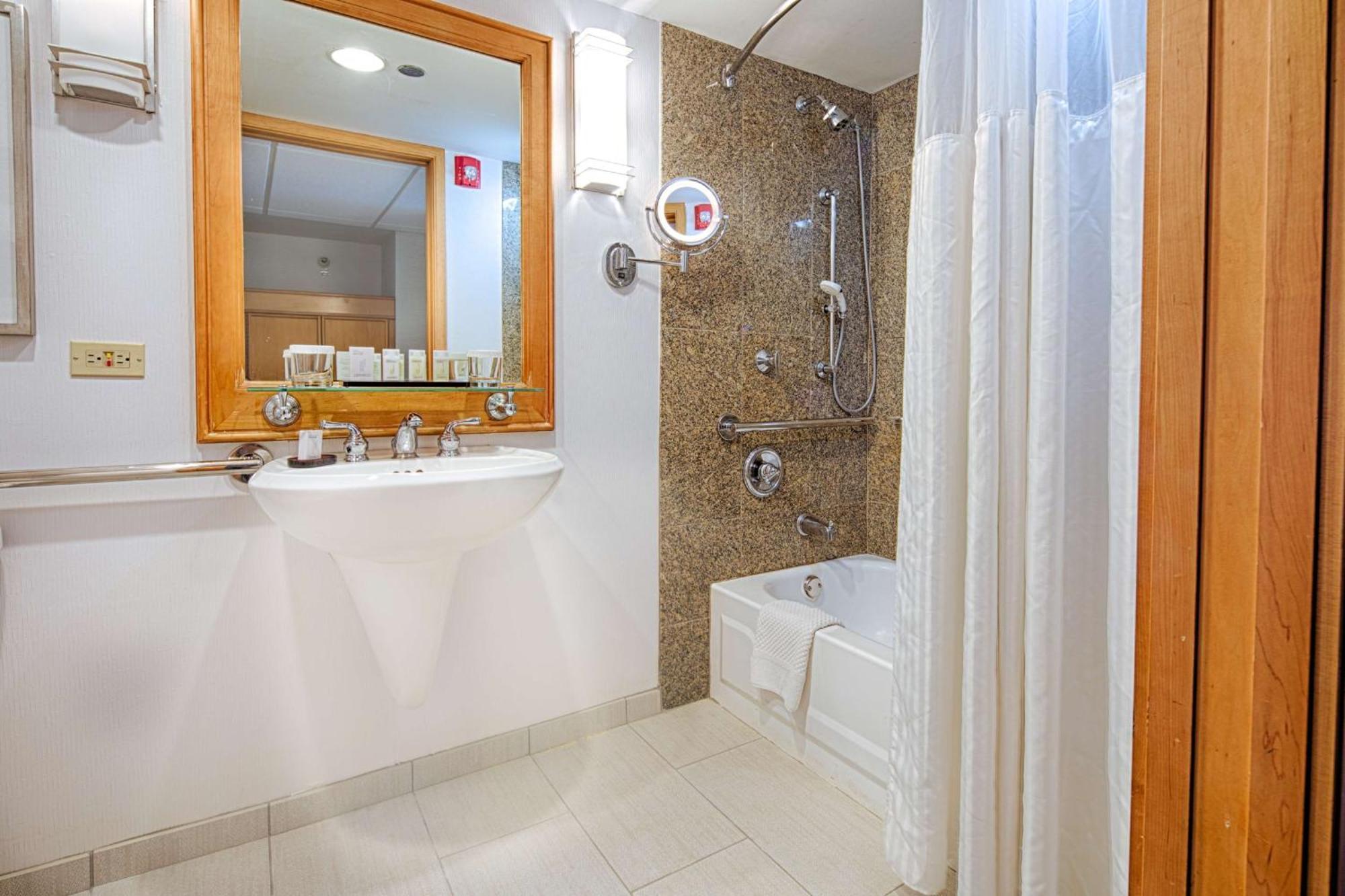 Embassy Suites By Hilton Chicago O'Hare Rosemont Bagian luar foto